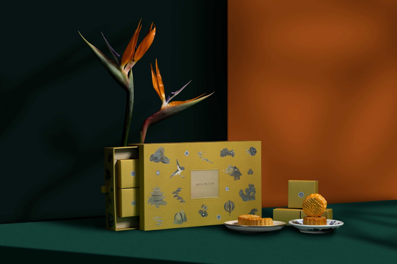 ขนมไหว้พระจันทร์คอลเล็กชั่น The Treasure to Savor ไส้เม็ดบัวไข่แดงเค็มสูตรคลาสสิกโดย​โรงแรม โรสวูด กรุงเทพฯ