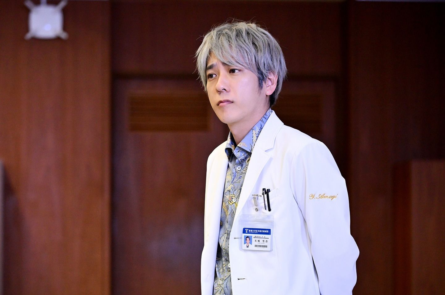 《黑色止血鉗2》主角仍由二宮和也擔綱,但是這次飾演的並非前作角色,而是另外一位天才醫師天城雪彥。(Photo: Instagram / @blackpean_tbs)