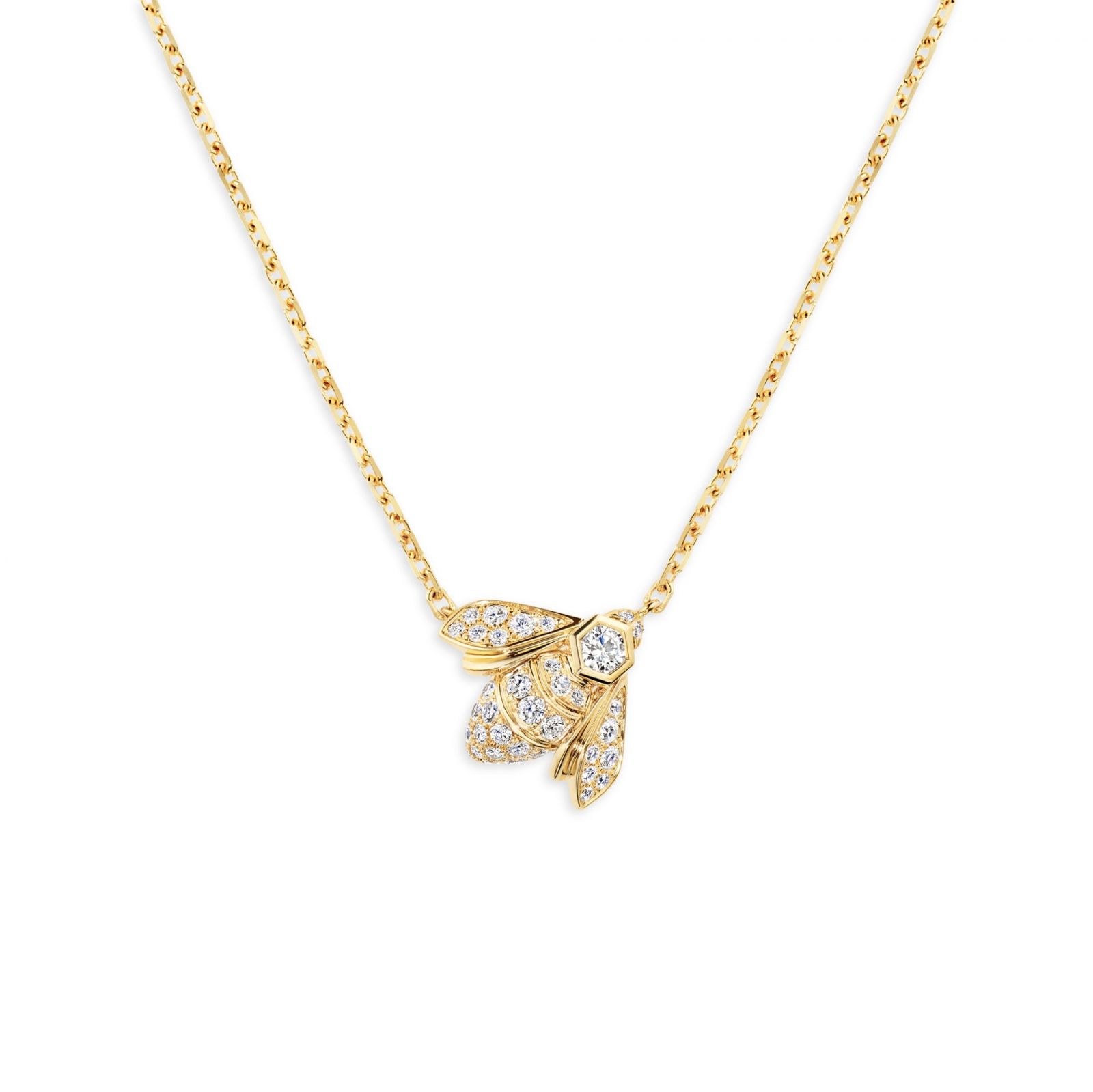 Bee My Love系列蜜蜂造型吊墜,呈現出蜜蜂輕盈飛舞的姿態。(Photo: Chaumet)