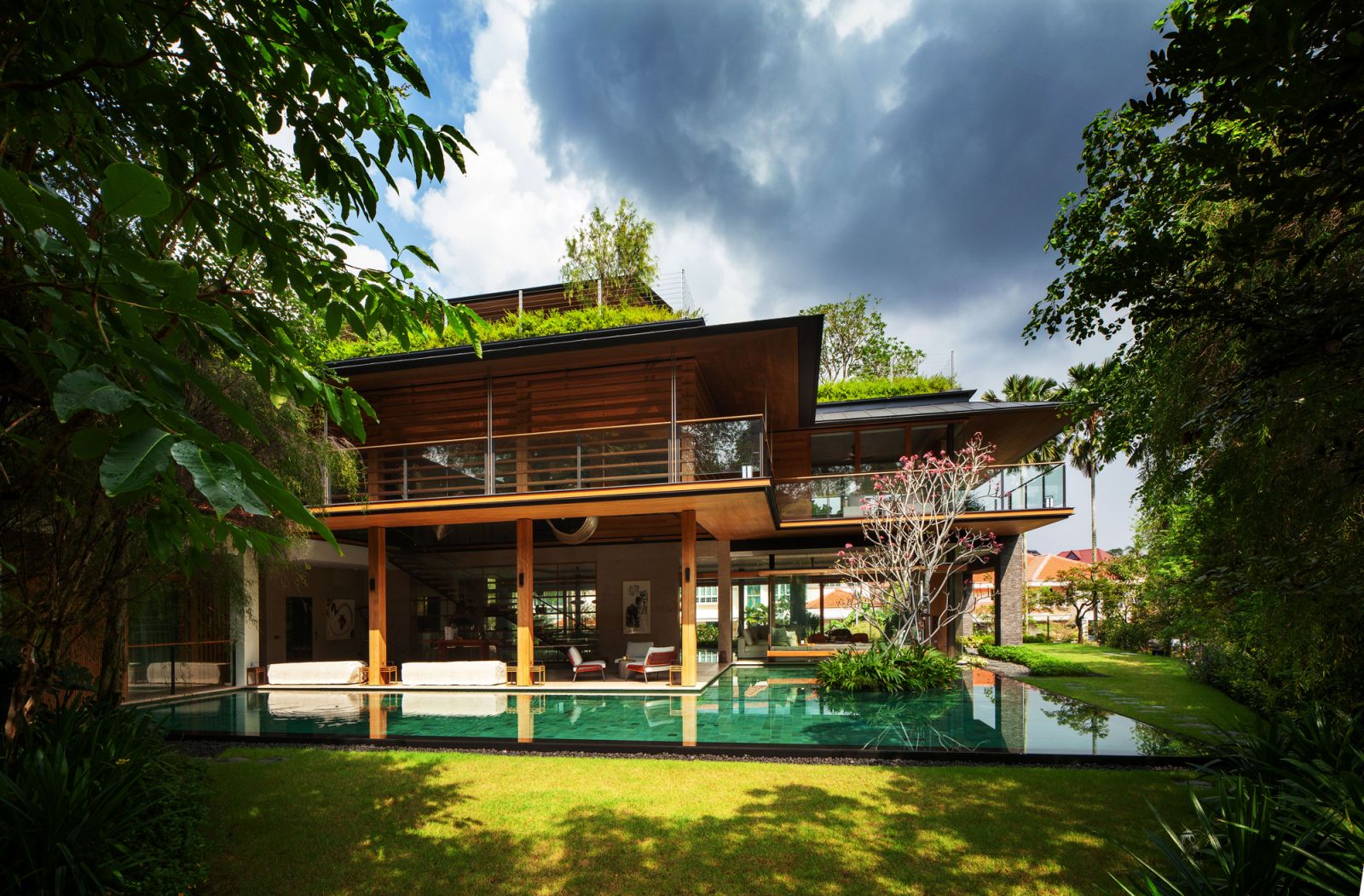 The Sky Pavilion House by Guz Architects