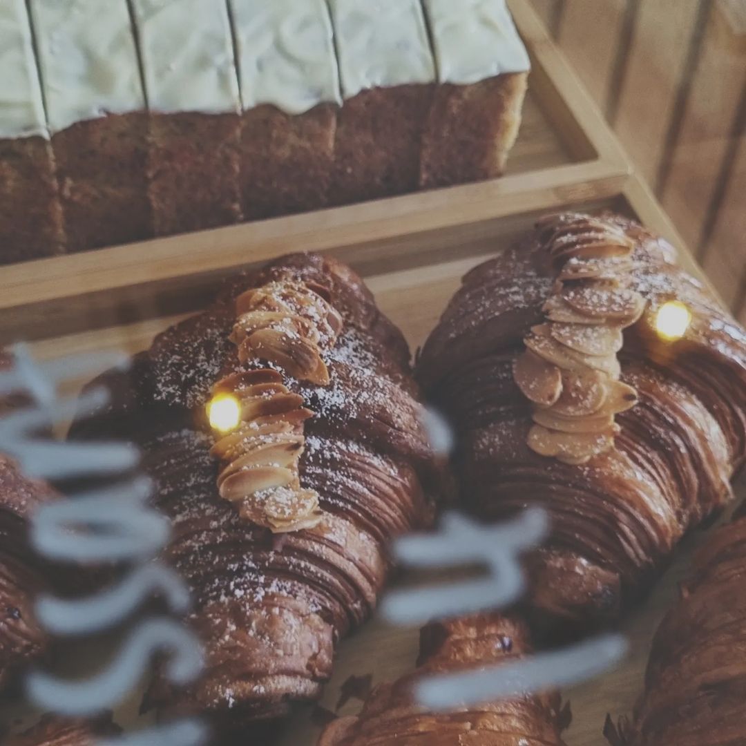 Almond croissants (Photo: Instagram / @aki_s_kohi)