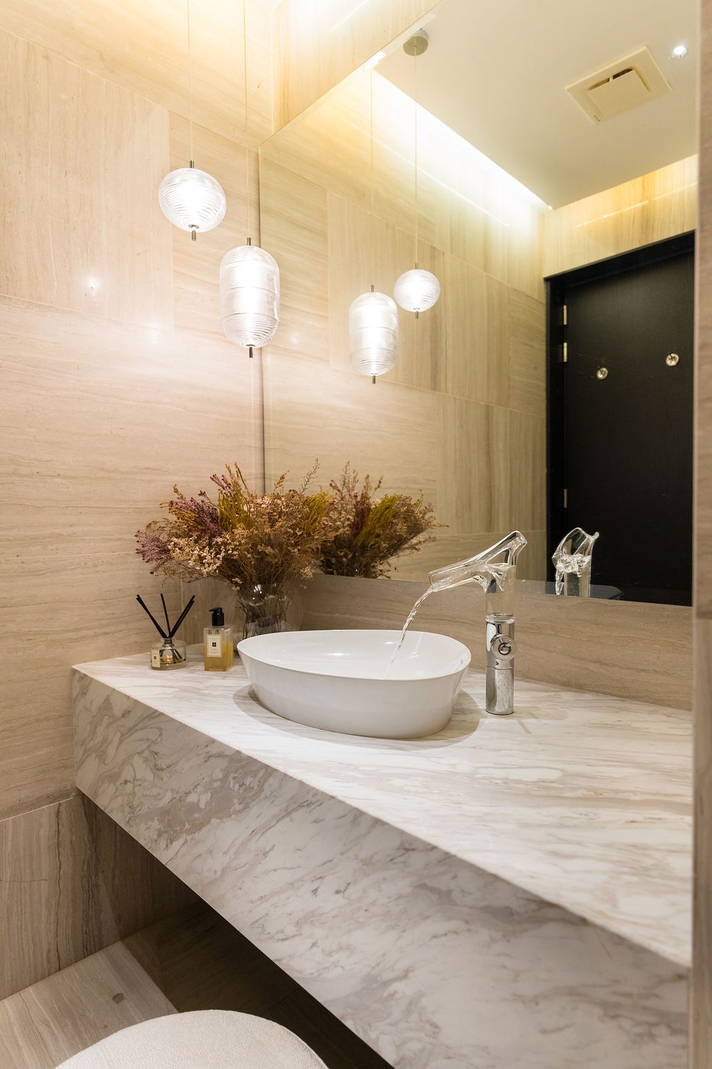The tap in the powder room is a classic Philippe Starck design for Axor