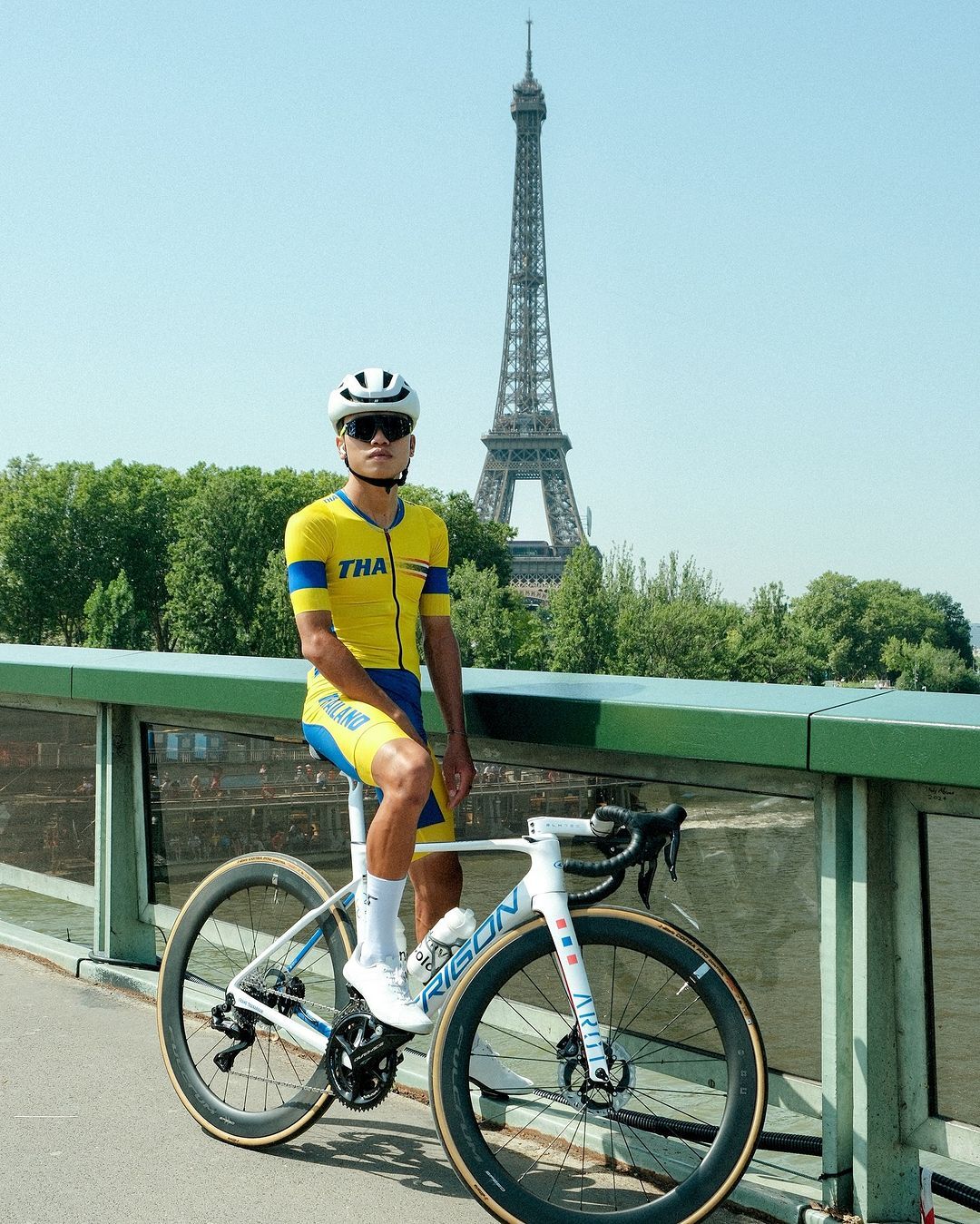 เฟรม ธนาคาร ตัวแทนนักกีฬาทีมชาติไทยลงแข่งในกีฬาจักรยานประเภทถนน (Road race) ในรอบ 48 ปี (ภาพ: Instagram / @ maxchakkrit)