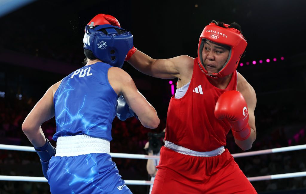 Nesthy Petecio of Team Philippines punches Julia Szeremeta of Team Poland (Photo: Richard Pelham / Getty Images)