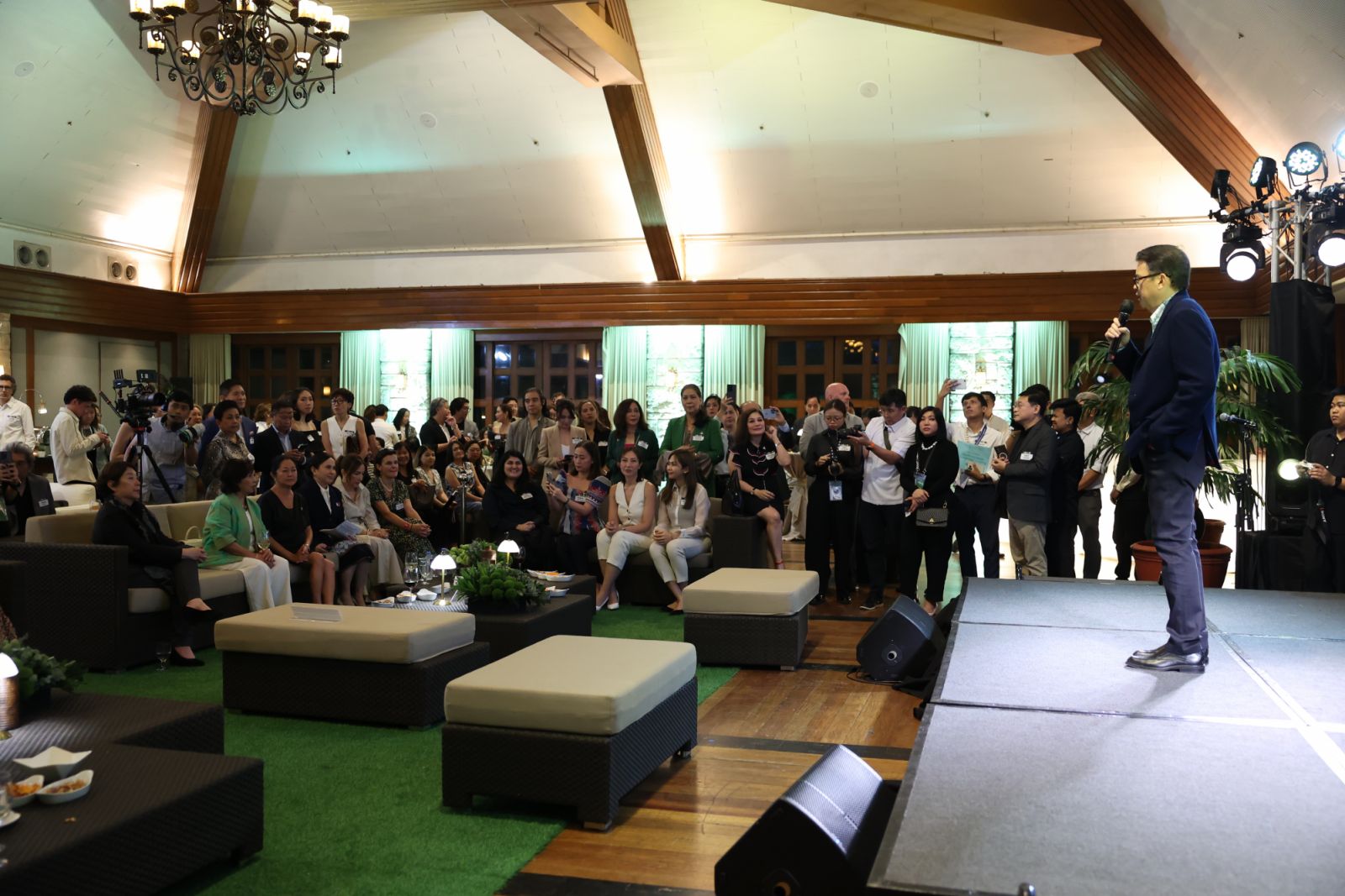 Joey Concepcion delivering his welcoming remarks at the Go Negosyo Women in Collaboration for MSME Development Cocktail Party