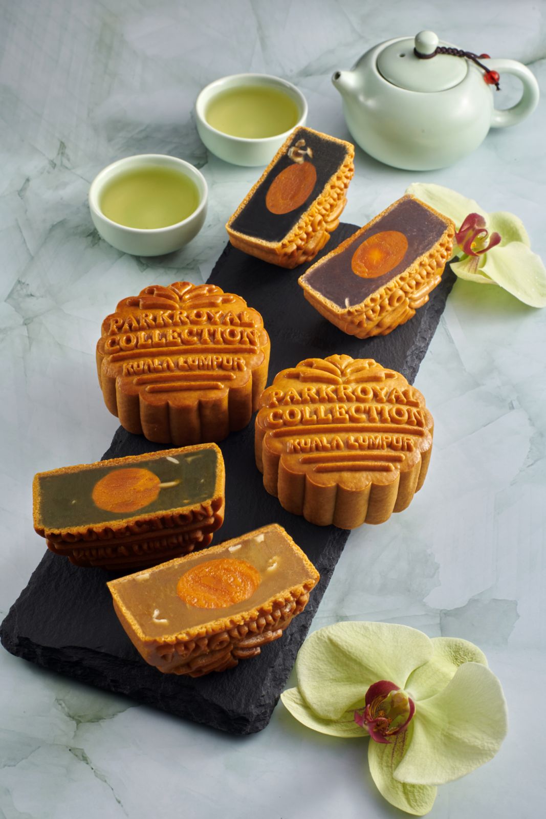 Baked mooncakes from Parkroyal Collection (Photo: Parkroyal Collection)
