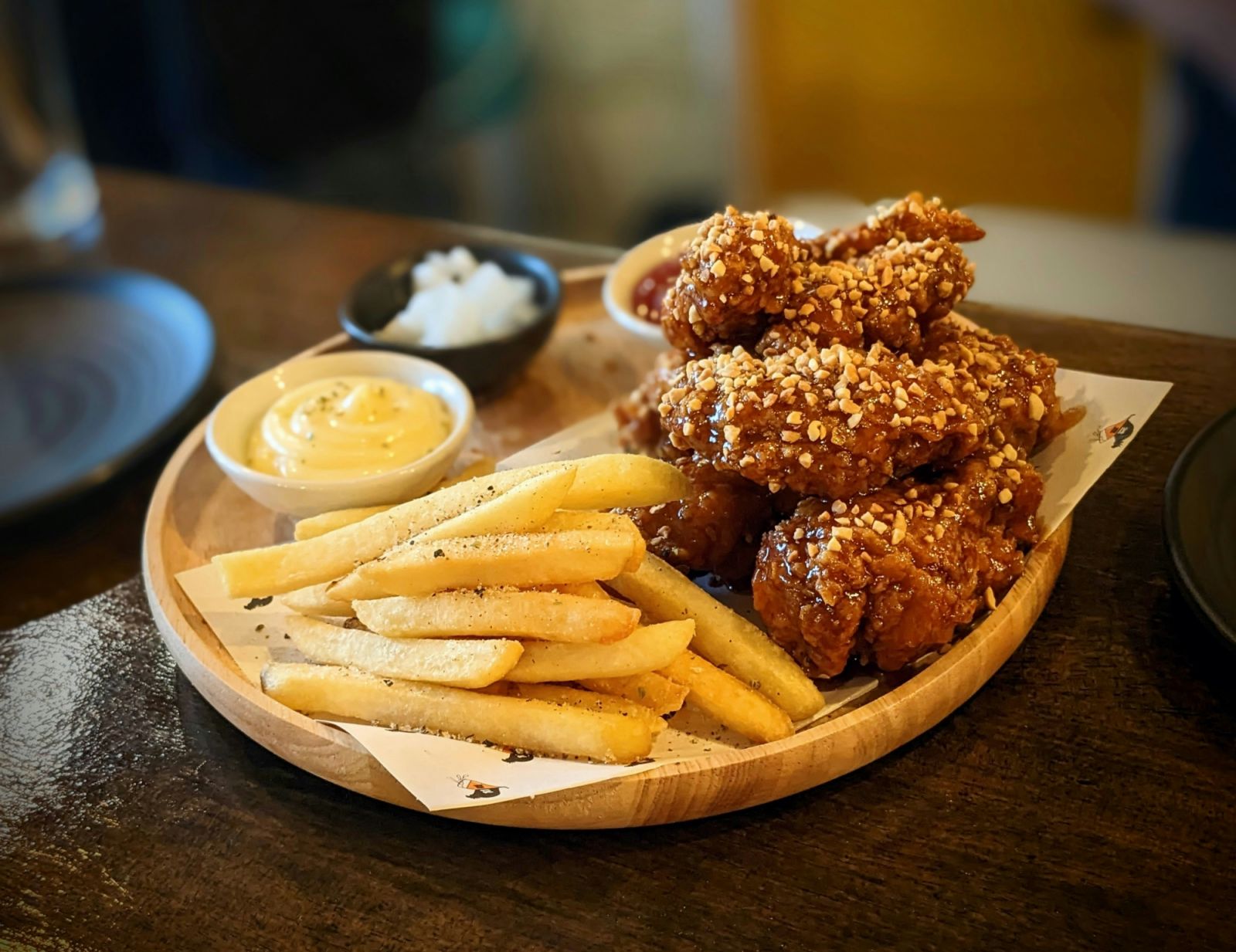 A plate of Korean fried chicken and fries (Photo: Unsplash)