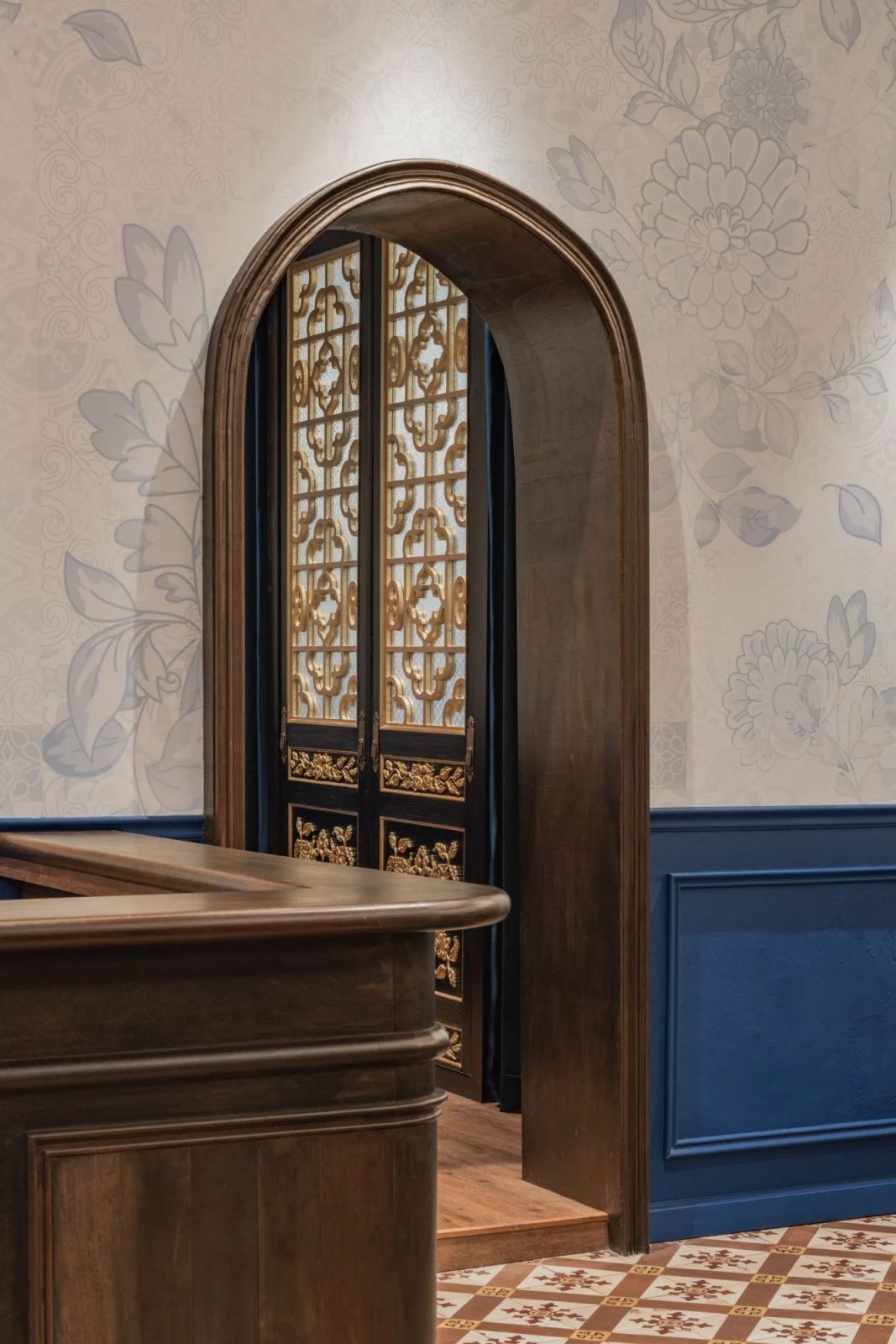 Peranakan panels and custom-made solid wood elements (Photo: The Space Storyteller)