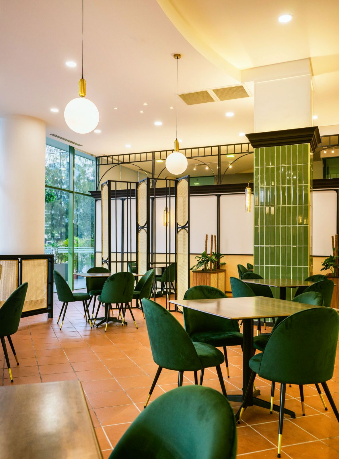 A welcoming ambiance to savour Chef Paul Chia's Peranakan dishes (Photo: Tao Design)