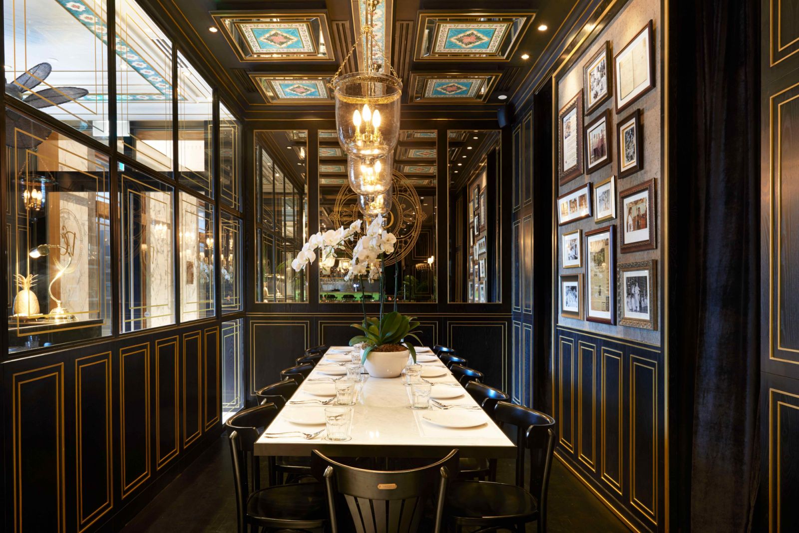 A thoughtful balance of rich accents and quintessential Southeast Asian materials (Photo: LAANK)