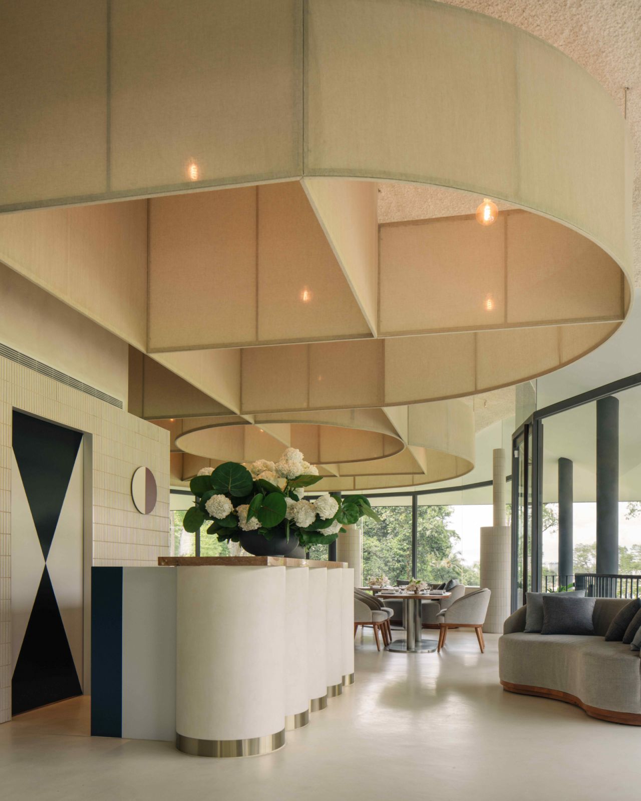 The cloth ceiling is reminiscent of rudimentary box kites (Photo: Lekker Architects)