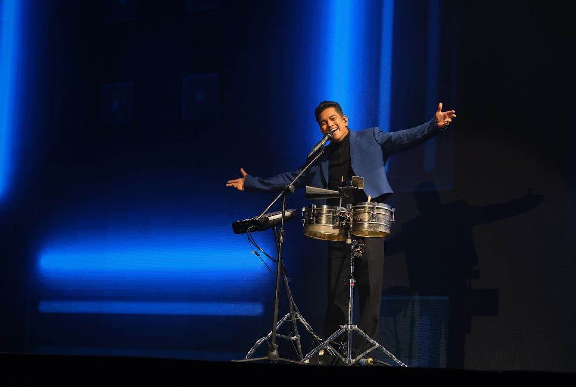 Gary Valenciano entertains the crowd (Photo: Megaworld)
