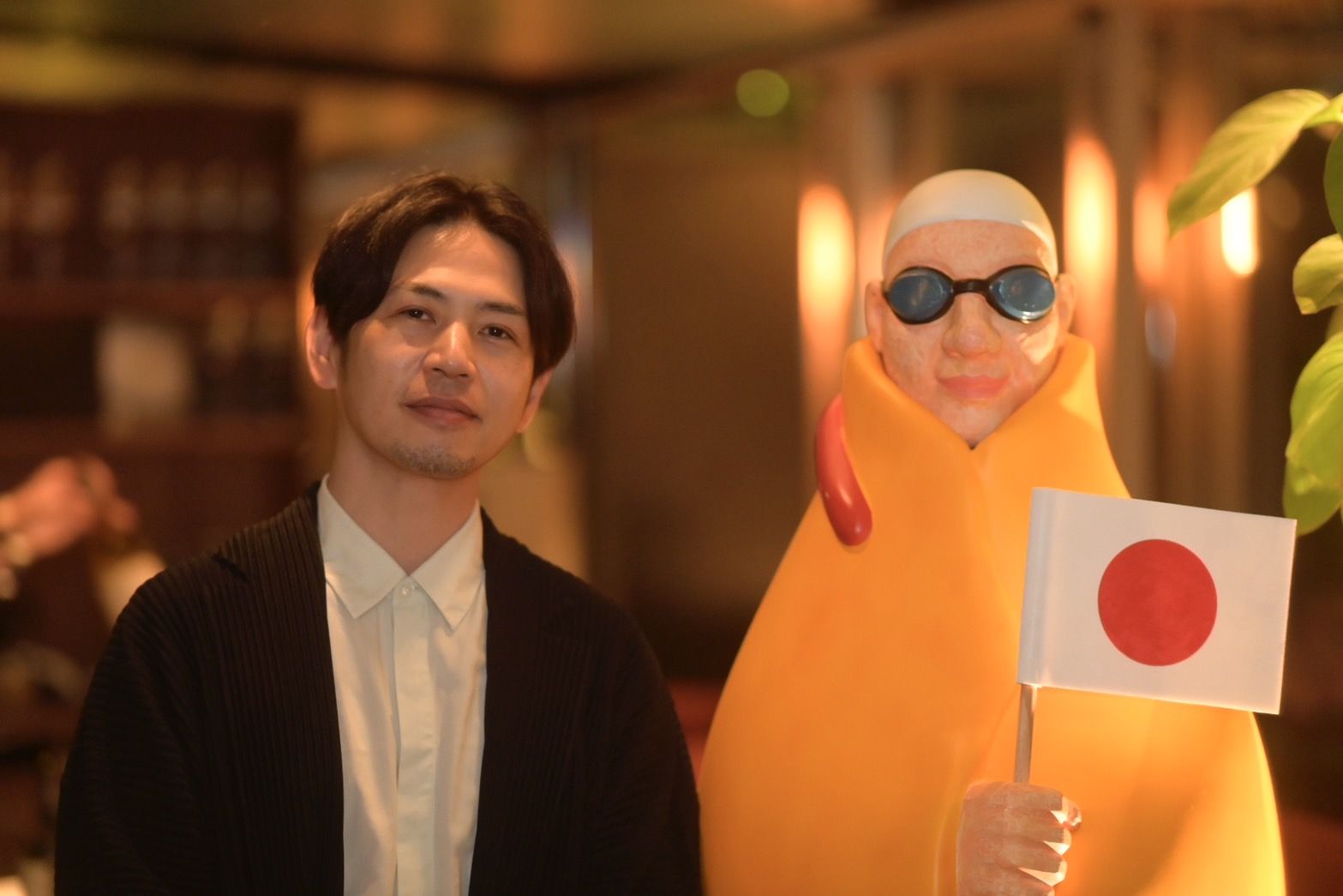Kinihiko Nohara at his exhibition at HKGTA Town Club (Photo: courtesy UG Gallery)