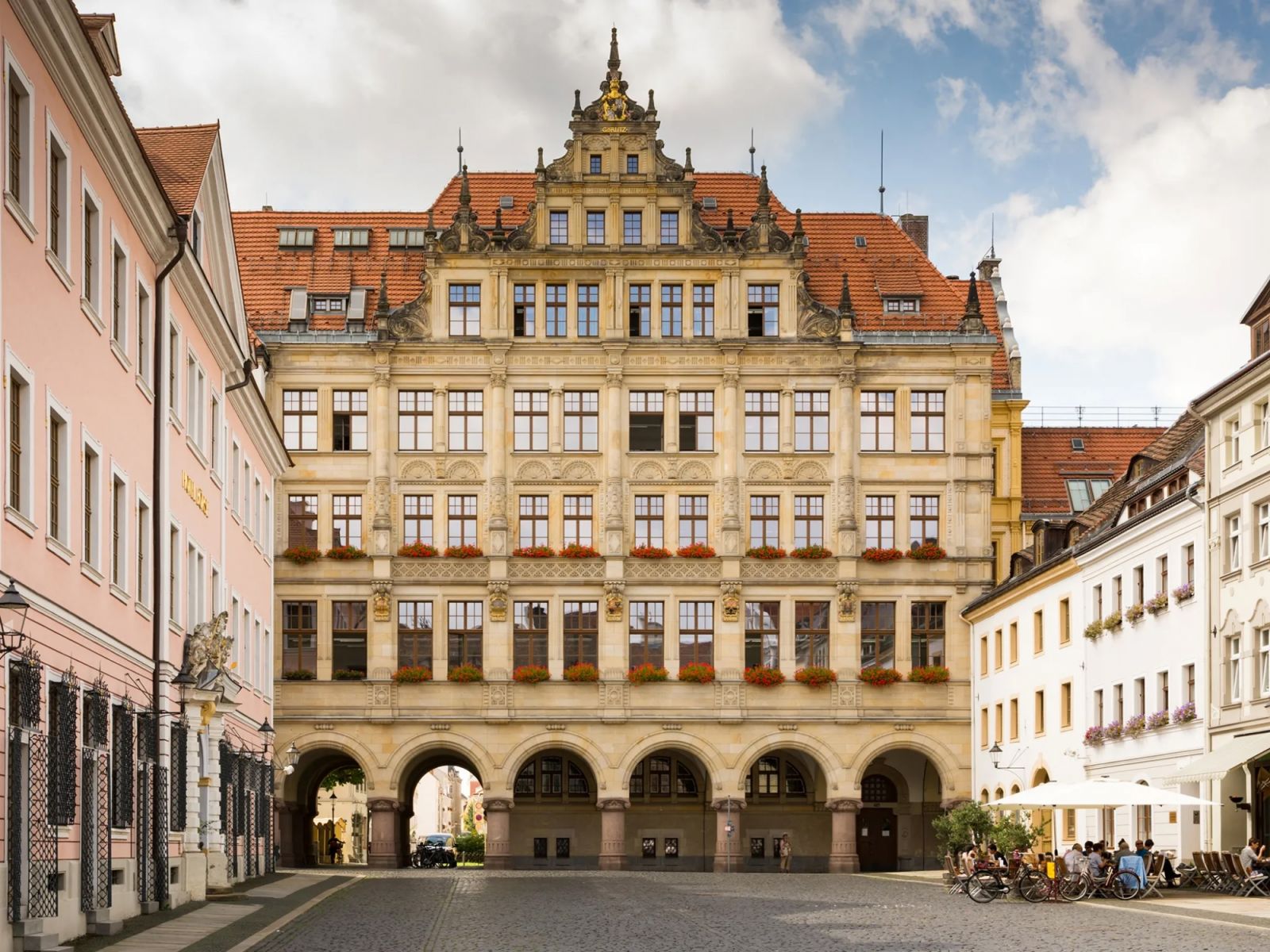 ห้างสรรพสินค้า Görlitz Warenhaus ห้างเก่าภายในเมืองกอร์ลิทซ์ สถานที่ถ่ายทำเรื่อง The Grand Budapest Hotel ผลงานการกำกับของ Wes Anderson (ภาพ: conde nast traveller)