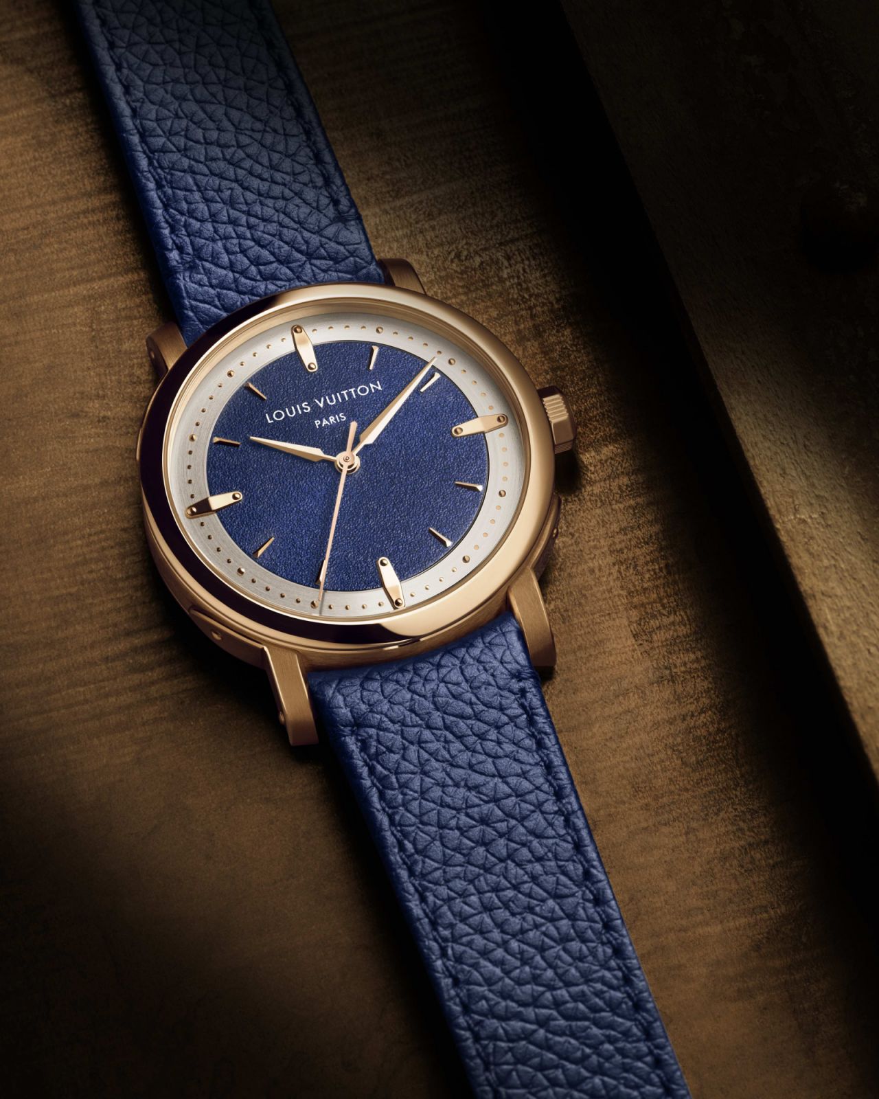 The Louis Vuitton Escale in rose gold and blue dial
