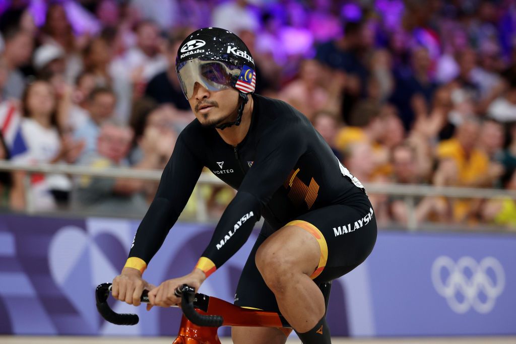 PARIS, FRANCE - AUGUST 07: Mohd Azizulhasni Awang of Team Malaysia (R) celebrates as winner ahead of Hamish Turnbull of Team Great Britain (L) during the Men's Sprint 1/16 Finals on day twelve of the Olympic Games Paris 2024 at Saint-Quentin-en-Yvelines Velodrome on August 07, 2024 in Paris, France. (Photo by Jared C. Tilton/Getty Images)