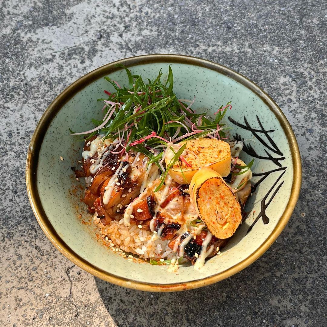 Bunga kantan and chicken teriyaki rice bowl (Photo: Instagram / @ebonyicory_coffee)