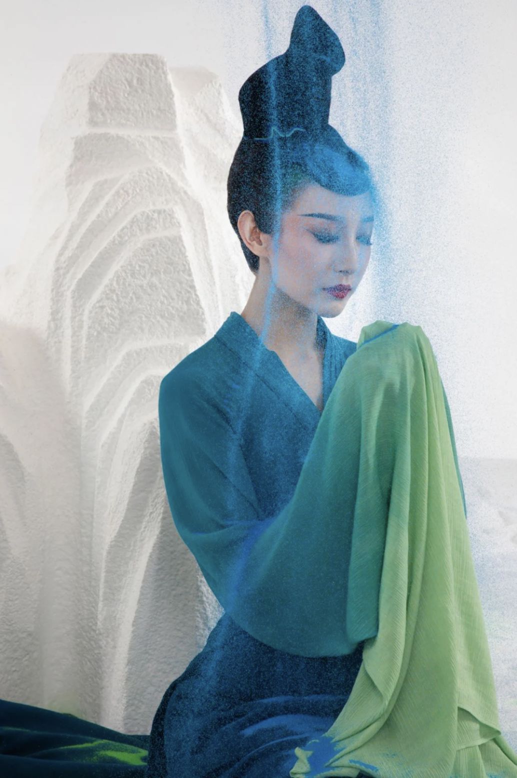 Meng Qingyang's work revives traditional Chinese art forms through modern expression in her performance in “Only This Green”