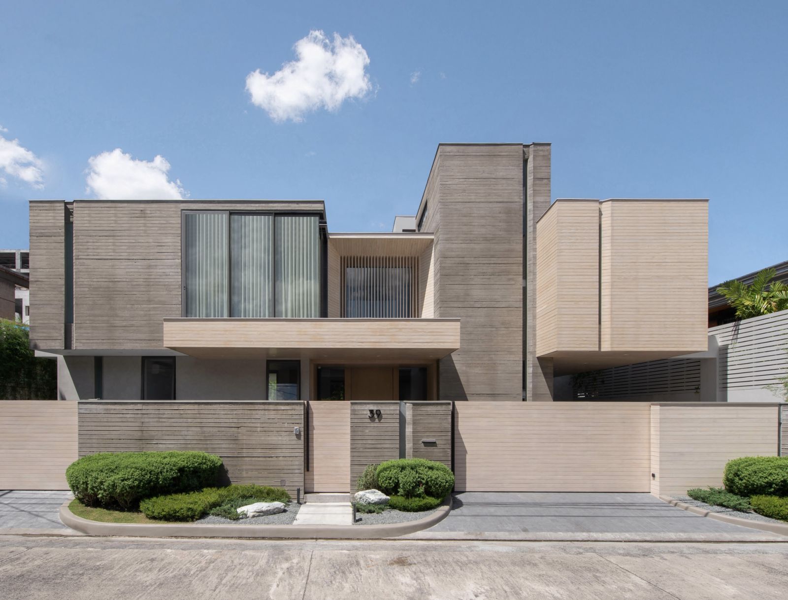 Casa 39 by Nazareno Architecture + Design
