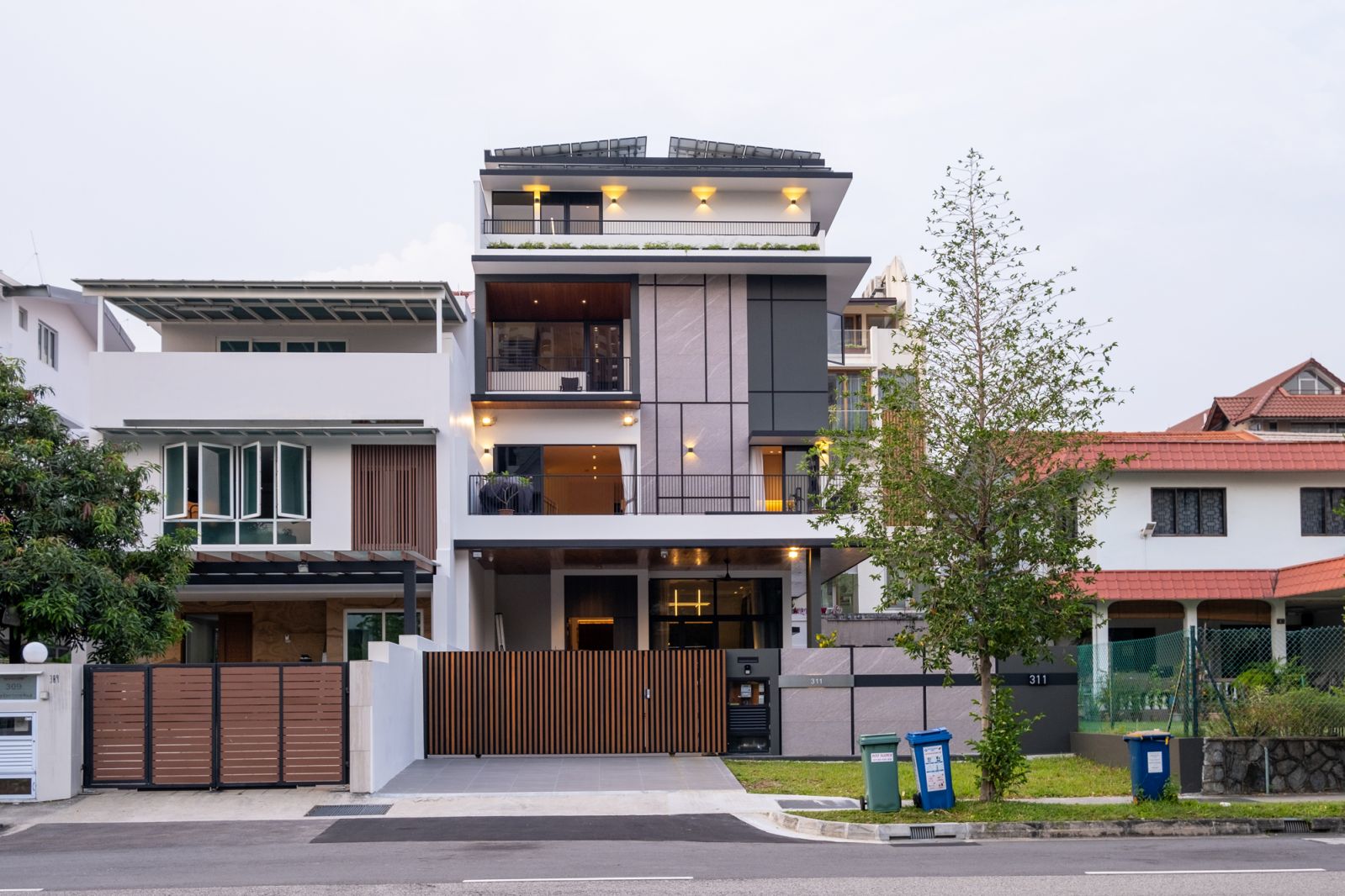 A house in the Upper East Coast area, located along a busy road