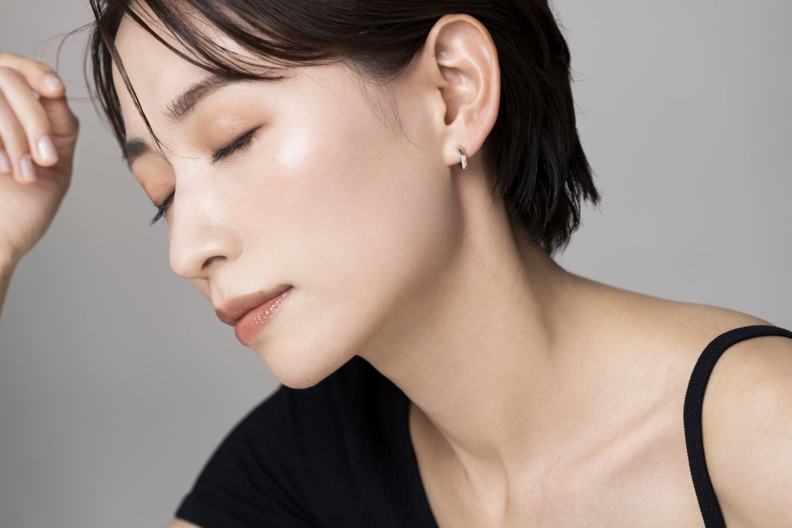 Profile of a beautiful Japanese woman.Her skin is clean, fresh, firm, shiny, and beautiful.Gray background studio shot.