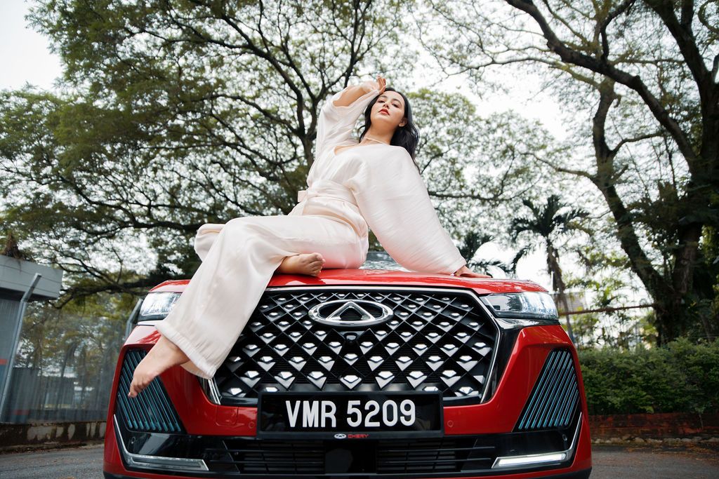 Farah Ann with the Chery Tiggo 7 Pro
