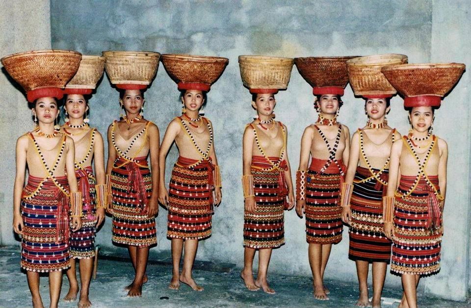 Kalilayan Folkloric Group February 1997 performing the Ragragsakan (Photo: Kalilayan Folkloric Group of Catanauan, Quezon/Facebook)