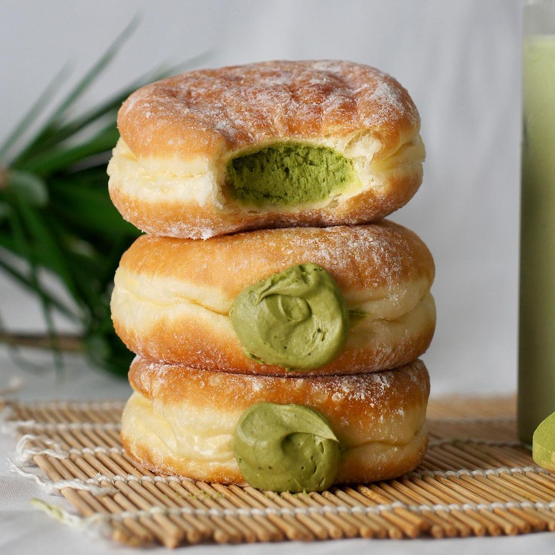 Bombolonis made with matcha from Niko Neko (Photo: Instagram / @sugarandi)