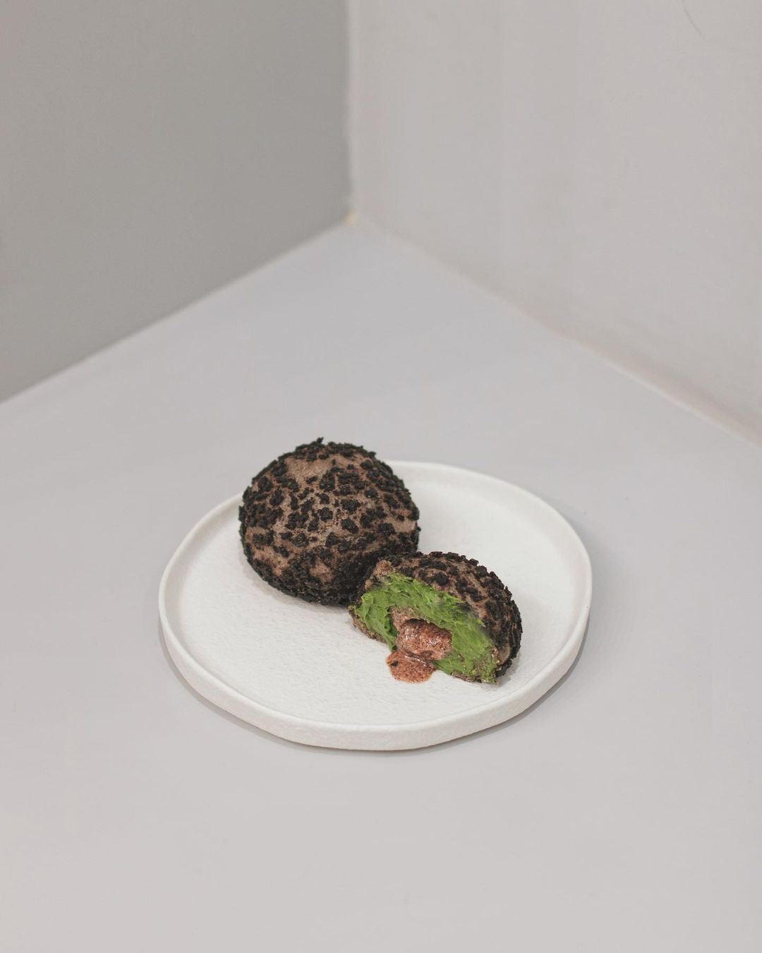 Matcha and hazelnut choux (Photo: Instagram / @nikonekomatcha)