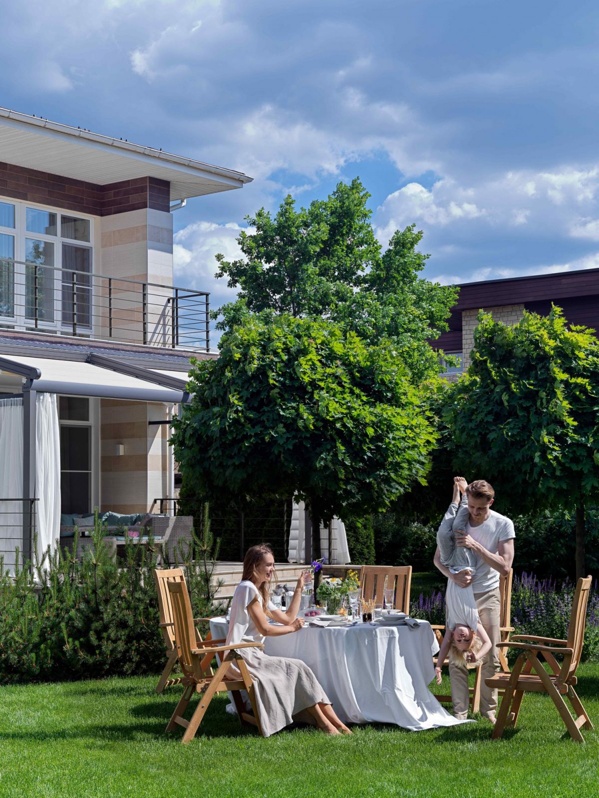 Priceless family time in the dream country home