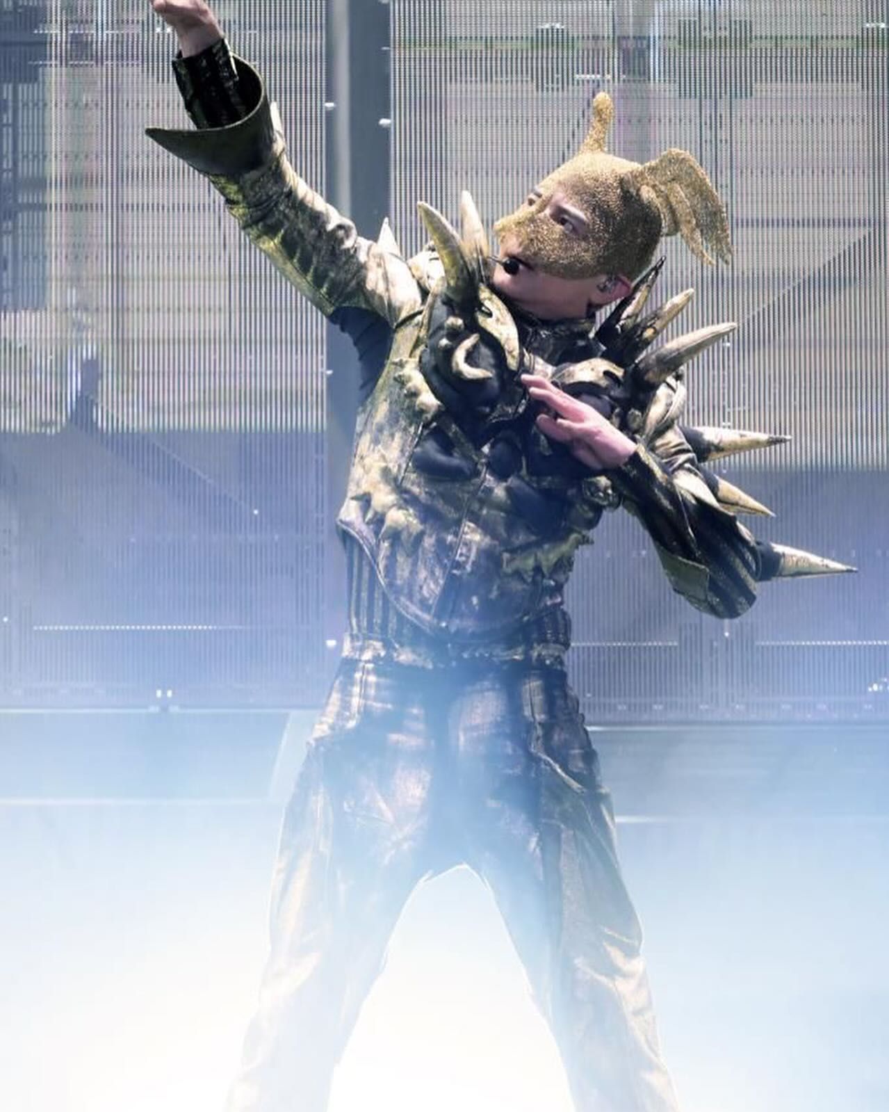 Aaron Kwok's imaginative onstage outfit from 2024 Amazing Starry Tour (Photo: Instagram/ @aaronkwokxx)