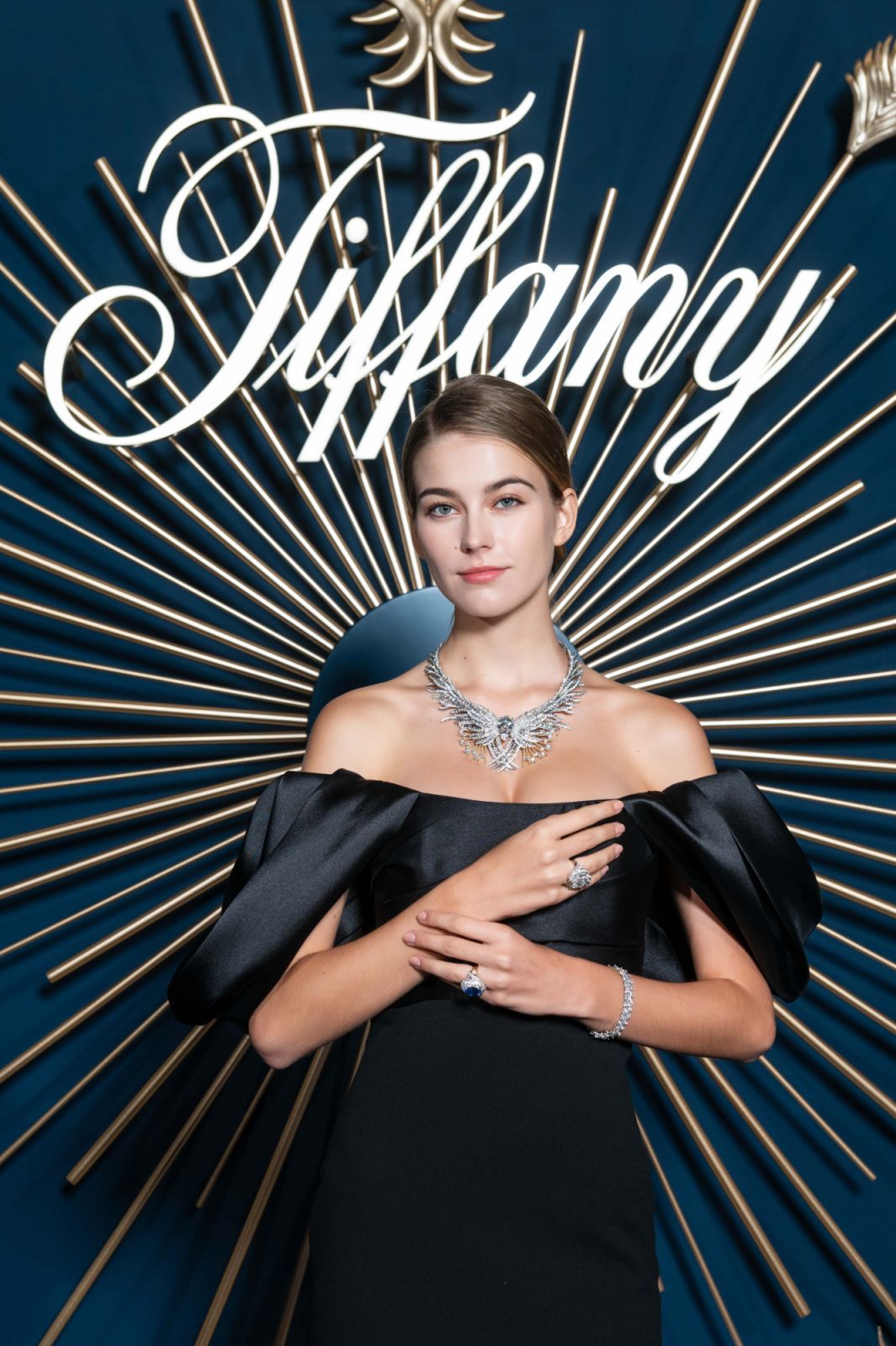 模特兒演繹Tiffany Céleste蒼穹萬象飛羽淩空系列作品。(Photo: Tiffany & Co.)