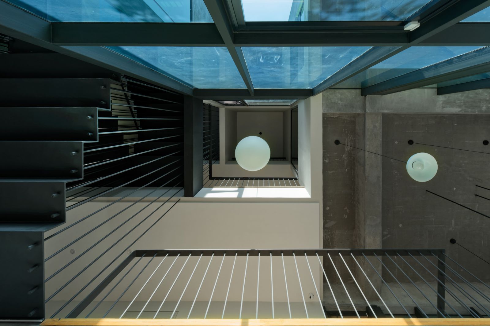 The sculptural suspended staircase