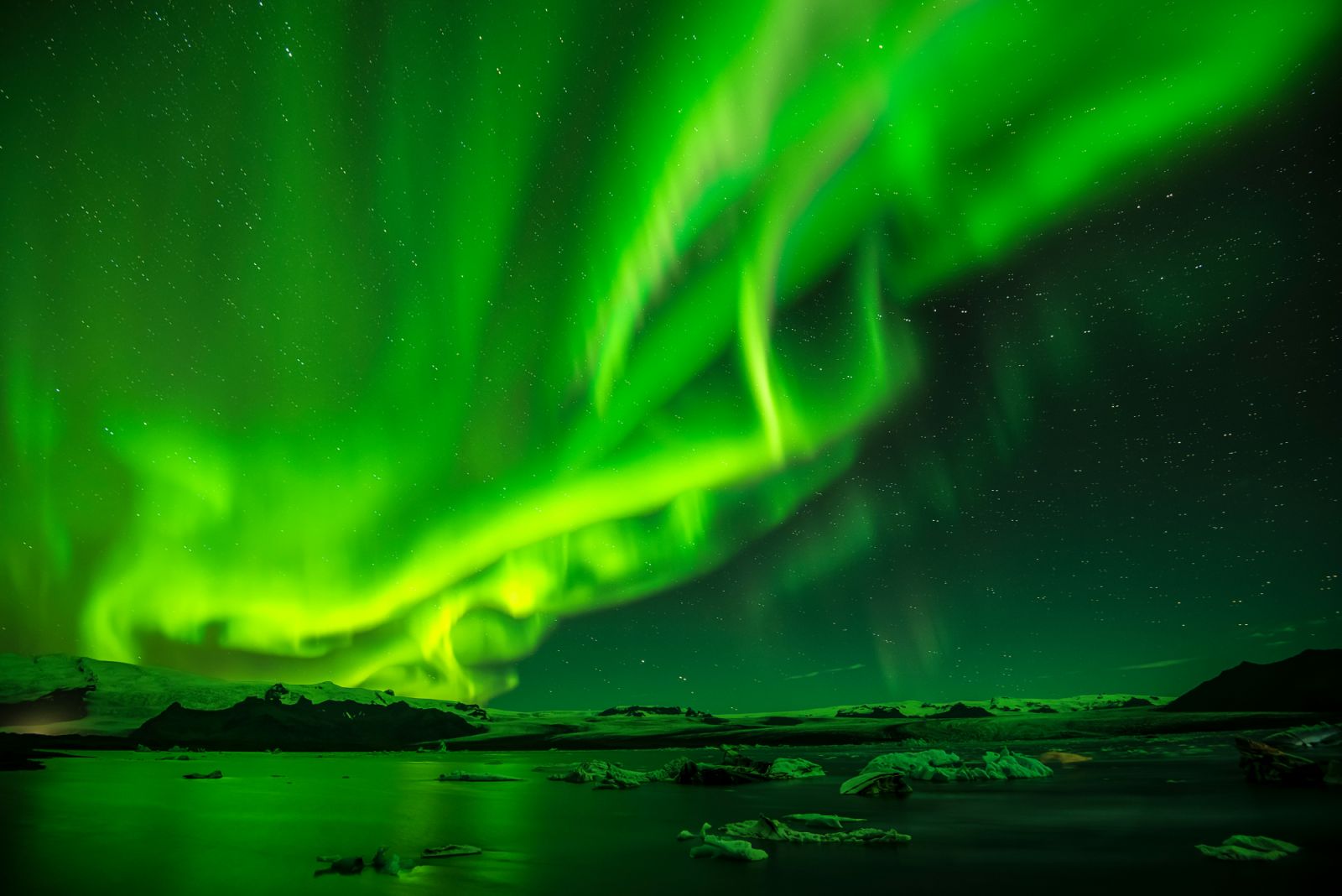 The Aurora Borealis over Jökulsárlón, Iceland (Photo: v2osk/Unsplash)