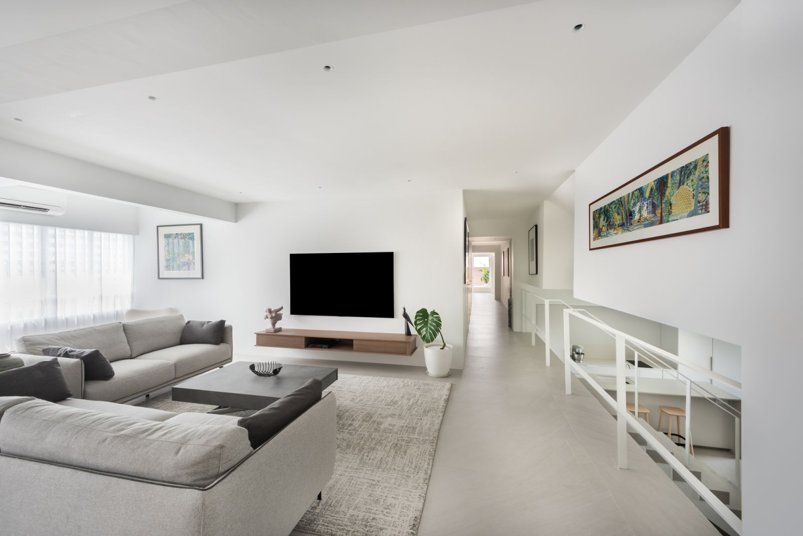 The living areas were kept simple and understated, allowing the furnishings and artworks to stand out