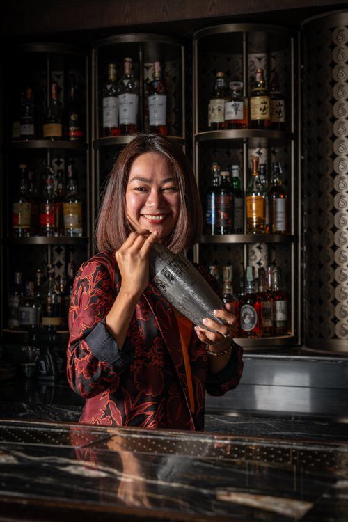 พลอย - ศิริวรรณ ศิรพันธุ์, The O.S.S. Bar