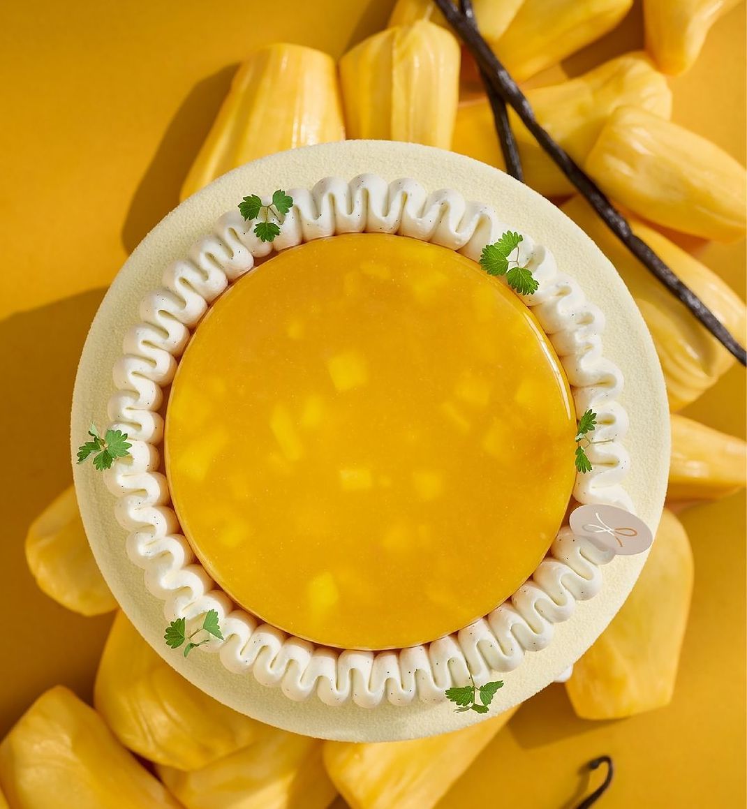 A jackfruit and vanilla cake (Photo: Instagram / @lacherpatisserie)