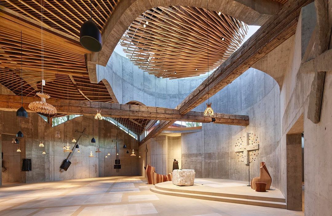 Wooden elements amidst the concrete-encased space (Photo: Instagram / @embtarchitects)