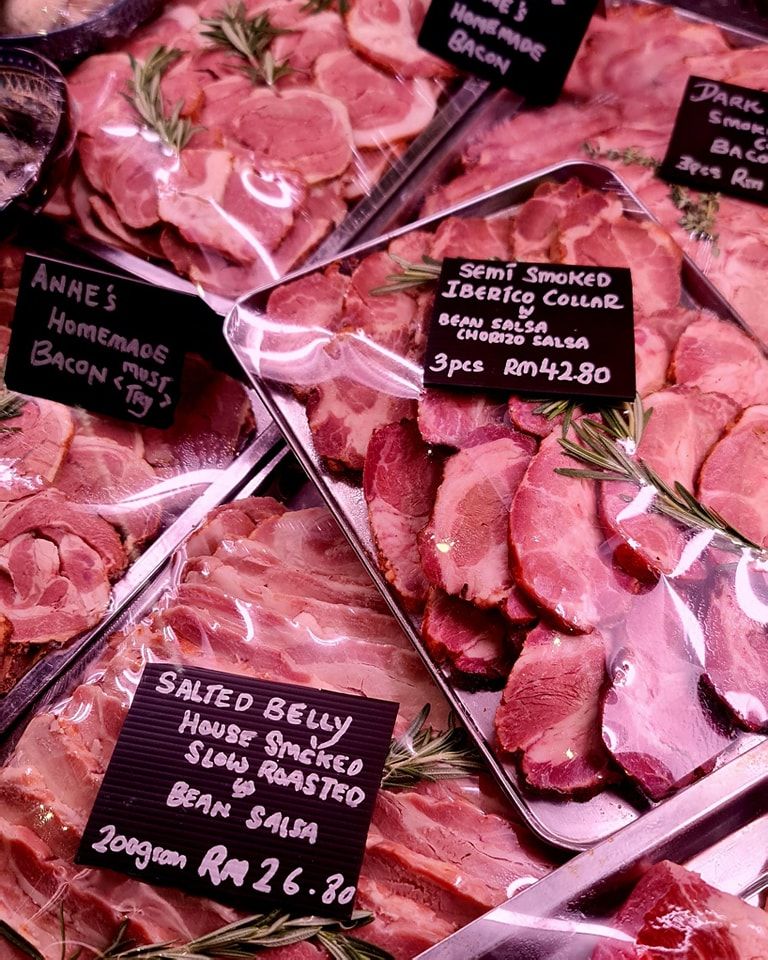 Semi-smoked iberico collars, homemade bacon, and other cuts of meat (Photo: Instagram / @annelourdesdelirestaurant)