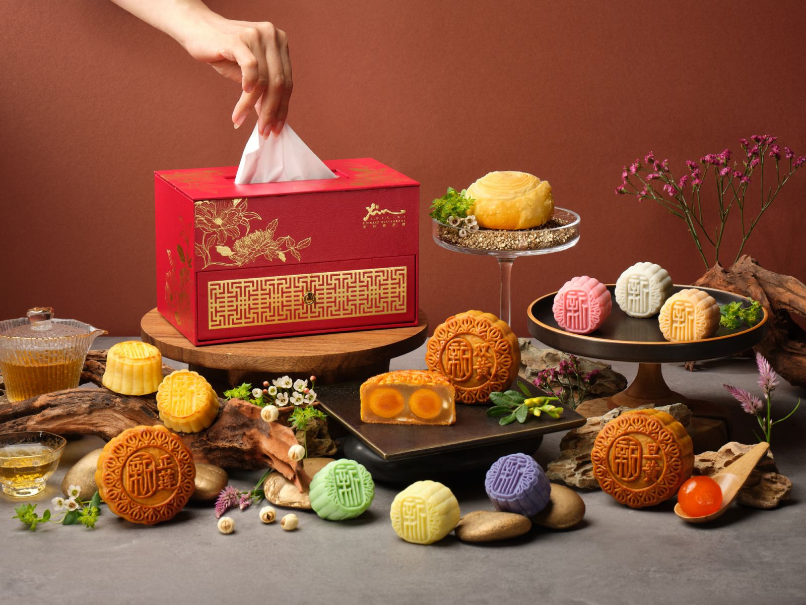 The gold embossed mooncake box can also be used as a reusable tissue box following the Mid-Autumn Festival