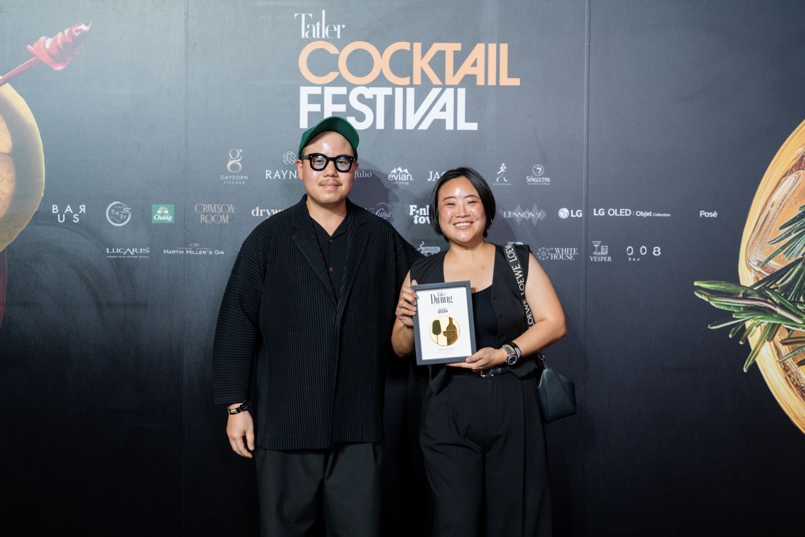 Best Service Award เป็นของ Bar Us