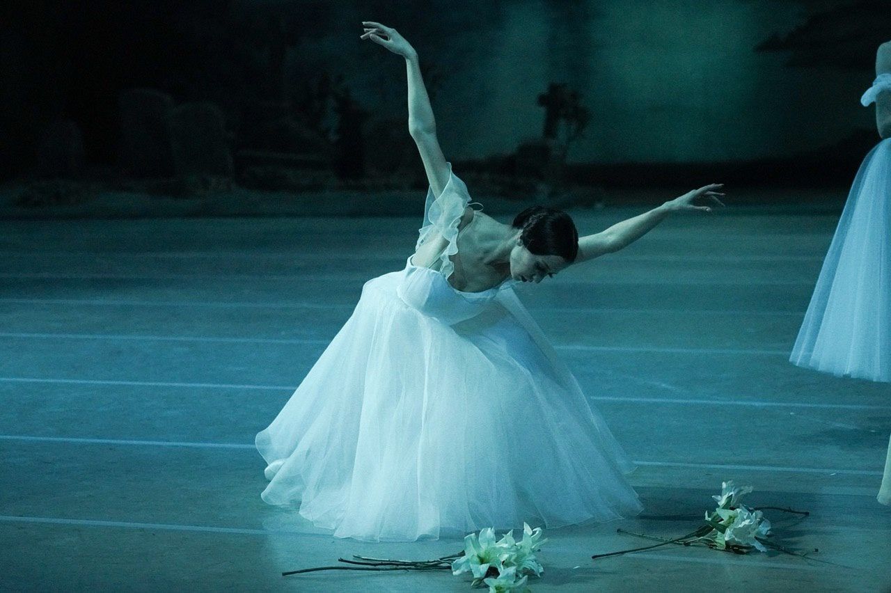 Mariinsky Ballet principal dancer Renata Shakirova stars in Ballet Manila’s production of ‘Giselle’ (Photo: Ballet Manila and Fuentes Manila)