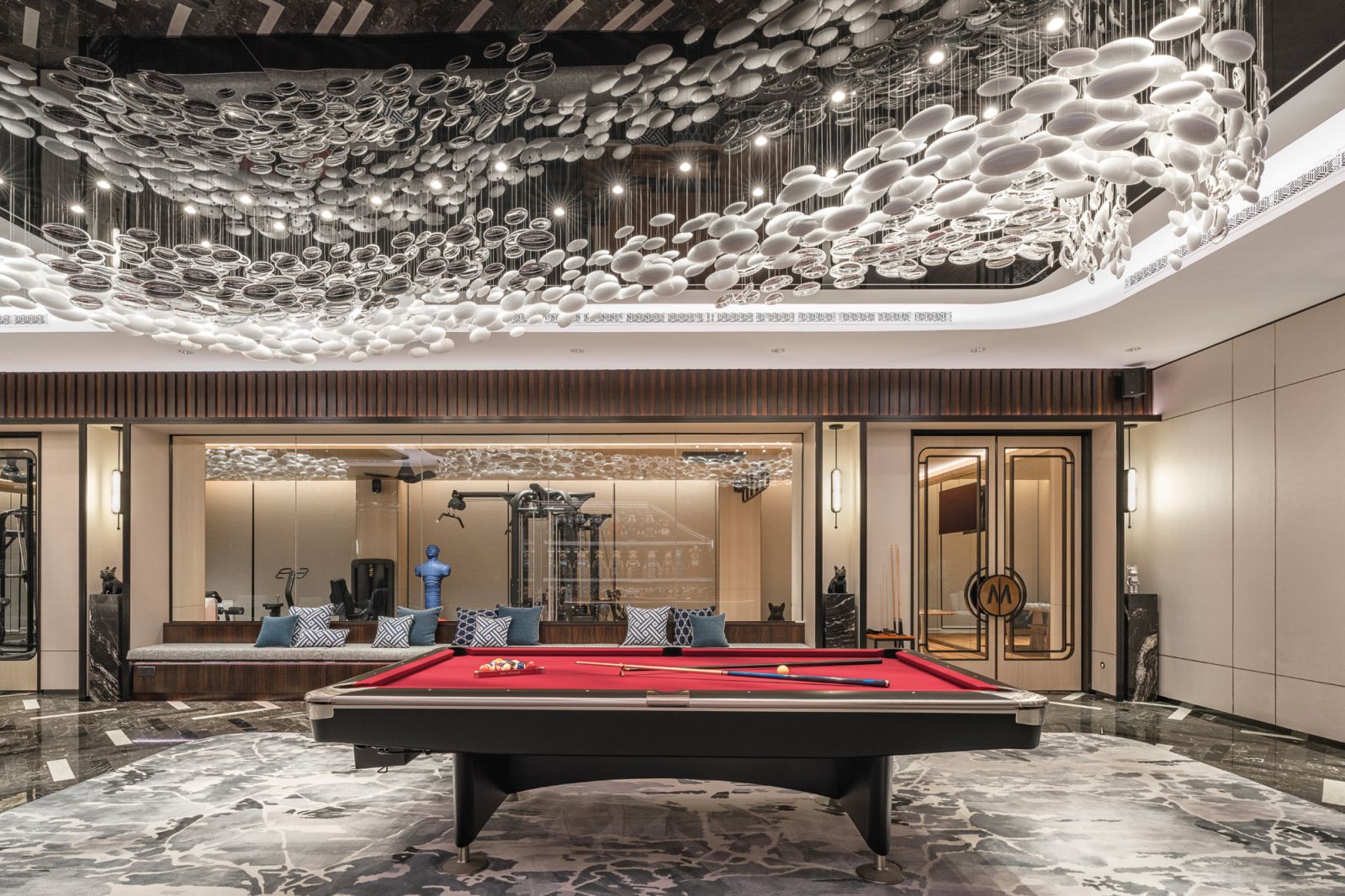 The ceiling and its mirrored panels are a perfect canvas for the breathtaking lighting installation that mimics bubbles in a flowing river