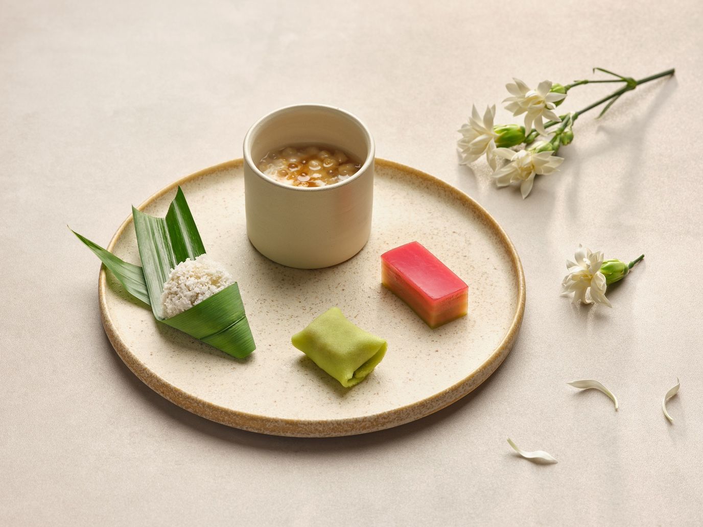 Kueh dadar, lapis sagu, ondeh ondeh, burbur terigu (Photo: Pangium)