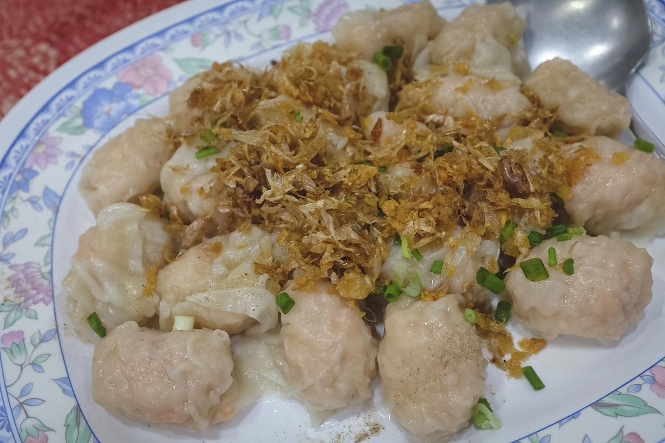 เกี๊ยวกุ้งลวกจากจกโต๊ะเดียว
