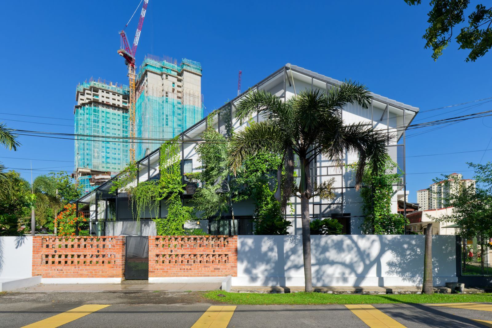 A transformed terrace home in OUG by OTCQ Architects (Photo: Lin Ho)
