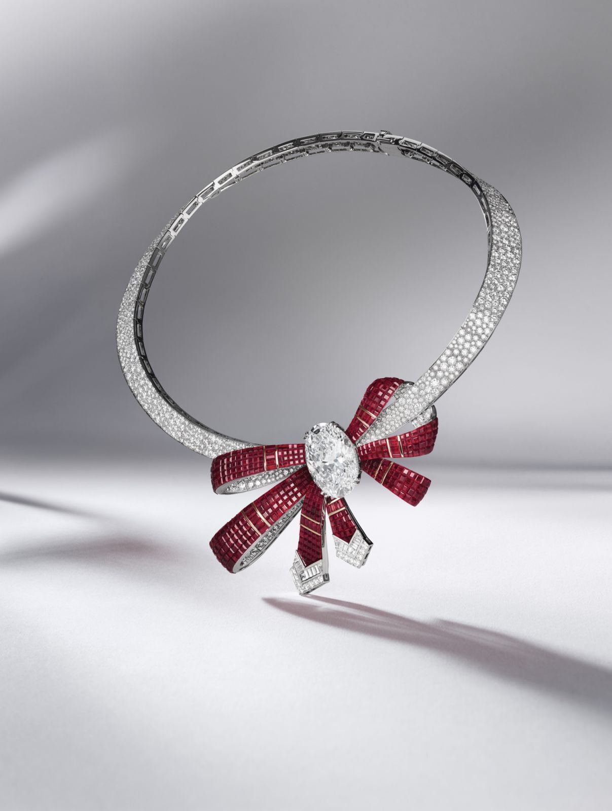 A 30.61-carat diamond necklace from the Legend of Diamonds collection (photo: Van Cleef & Arpels)