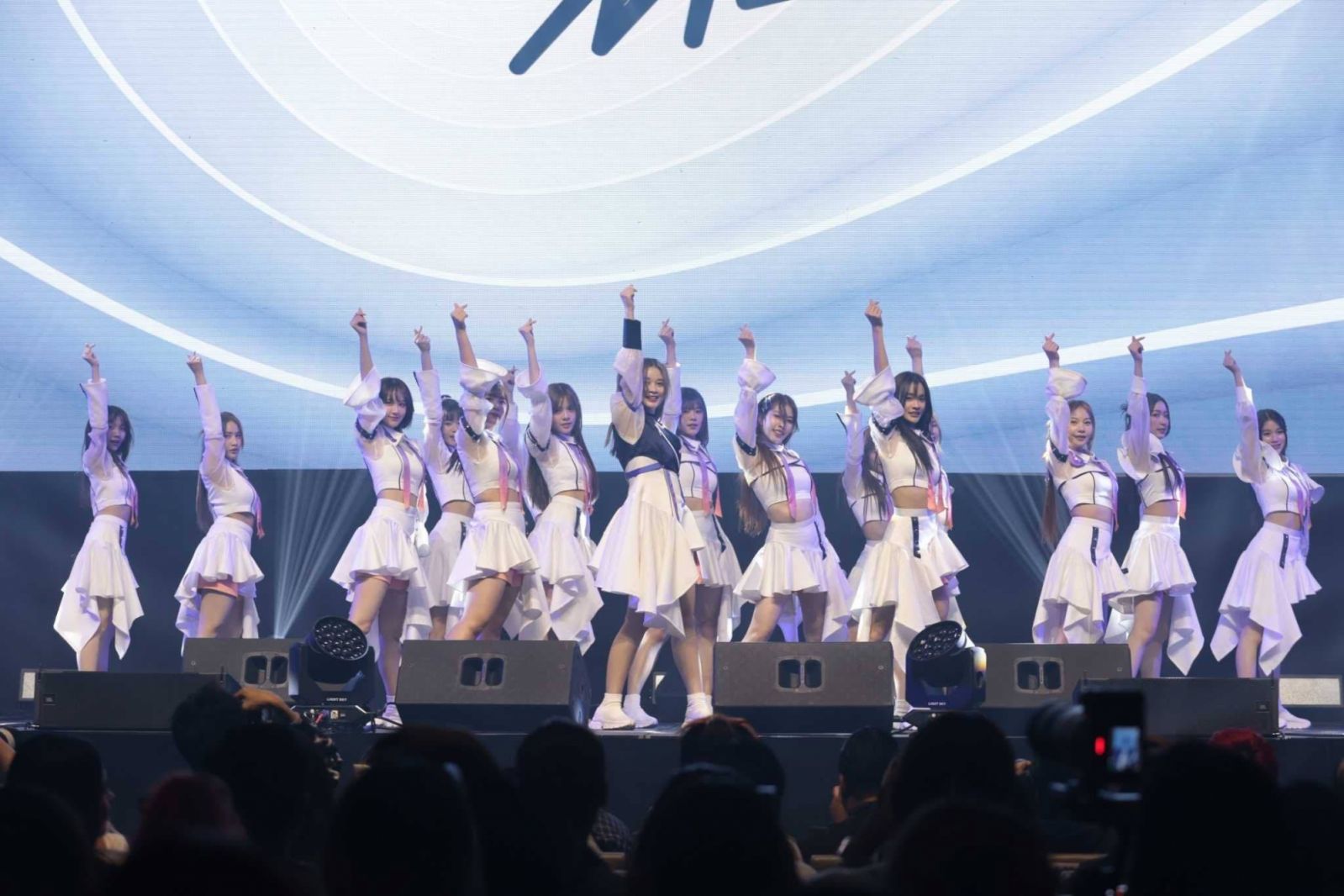 BNK48 ศิลปินกลุ่มไอดอลหญิง