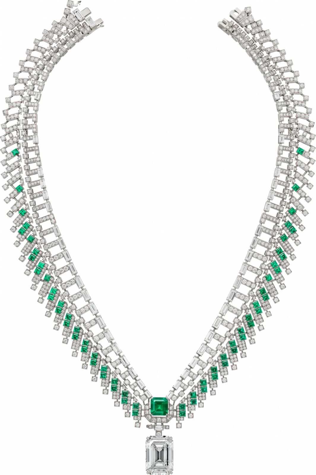Grattacielo項鍊展現如同摩天大樓建物結構般的複雜層次變幻。(Photo: Cartier)