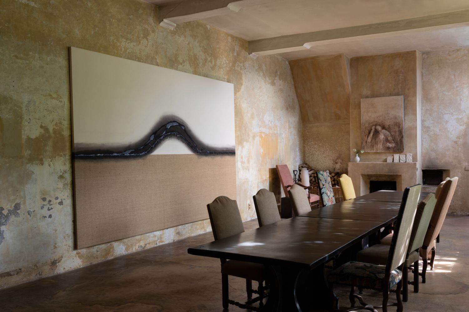 Weathered materials, antique objects, and neutral palettes in the dining room (Photo: Isabelle Pateer)
